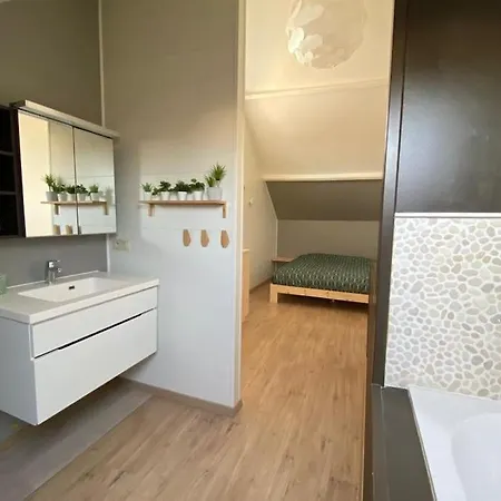 Cosy Beachhouse Within Walking Distance Of The Sea *