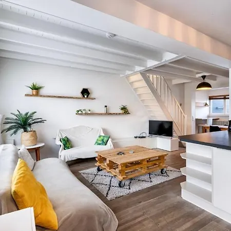Cosy Beachhouse Within Walking Distance Of The Sea Holiday home De Haan